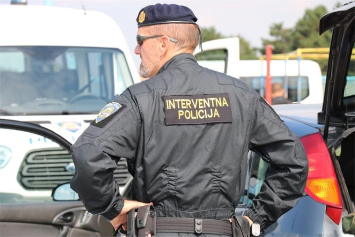 Šverceri uhićeni, ilegalci u tovarnom prostoru